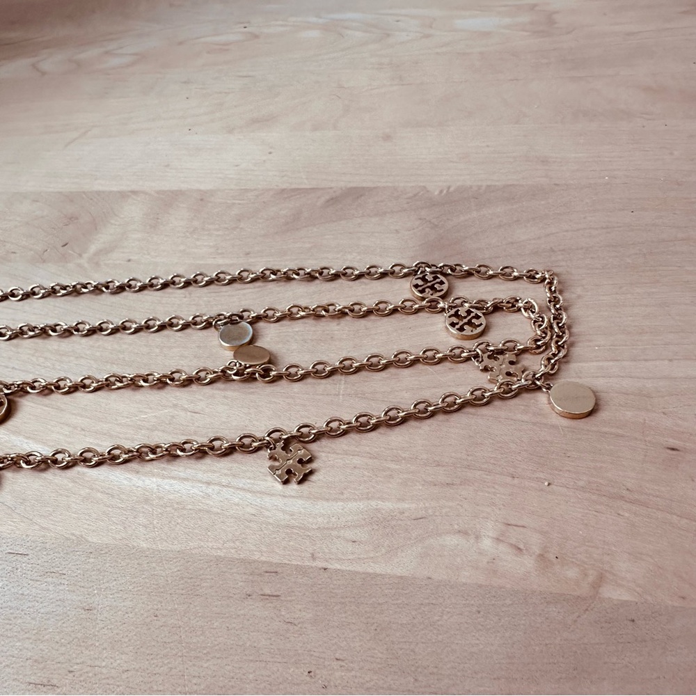 Tory Burch - Logo Charm Gold Rosary Necklace - Picture 6 of 8